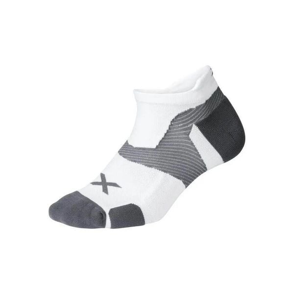 Niewidzialne skarpety 2XU Vectr Cushion. Czarne skarpetki damskie 2XU, bez wzorów, z lycry. Za 151.50 zł.