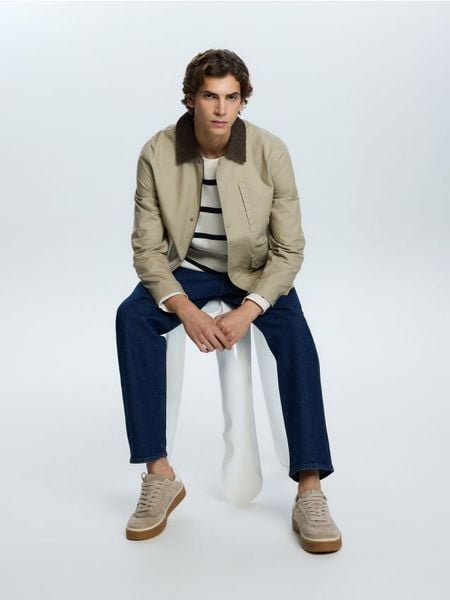 Kurtka z kołnierzem - beżowy. Brązowe kurtki męskie Reserved, l, bez wzorów, z bawełny, bez kaptura. Za 179.99 zł.