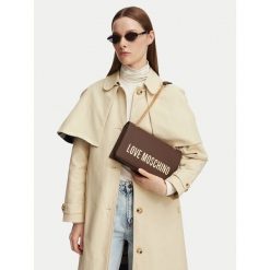 Torebka LOVE MOSCHINO. Brązowe listonoszki damskie Love Moschino, bez wzorów, bez dodatków. Za 949.99 zł.