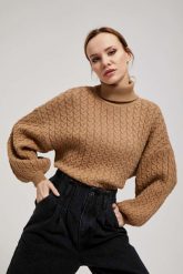 Sweter z golfem i bufiastymi rękawami ciemnobeżowy. Brązowe swetry nierozpinane damskie MOODO, l, bez wzorów, z poliamidu, bez kołnierzyka, bez ramiączek. W wyprzedaży za 59.99 zł.