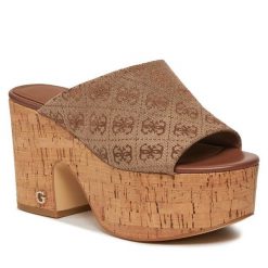 Klapki Guess. Czarne klapki damskie Guess, z aplikacjami, bez obcasa, bez zapięcia. Za 119.99 zł.