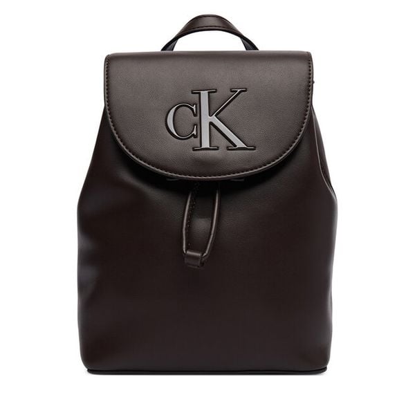 Plecak Calvin Klein. Brązowe plecaki damskie Calvin Klein, bez wzorów. Za 460.99 zł.