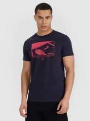 4F T-shirt regular z nadrukiem męski - granatowy XXL. Niebieskie koszulki sportowe męskie 4F, m, bez wzorów, z bawełny, bez ramiączek, tenisowe. Za 59.99 zł.