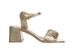 Sandały Bayla-159 4622 074-P Złoty Lico 159127, Skóra naturalna - 39. Żółte sandały damskie Bayla, bez wzorów, z materiału, bez obcasa, na słupku, bez zapięcia. W wyprzedaży za 179.10 zł.