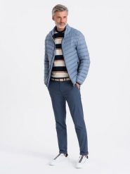 Kurtka męska pikowana - jasnoniebieska V8. Niebieskie kurtki męskie Ombre Clothing, m, bez wzorów, bez kaptura. W wyprzedaży za 69.99 zł.
