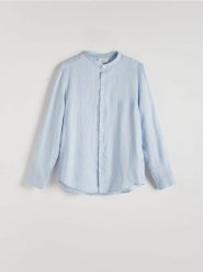 Lniana koszula regular fit - jasnoniebieski. Niebieskie koszule męskie Reserved, l, bez wzorów, bez kołnierzyka, bez ramiączek. W wyprzedaży za 119.99 zł.