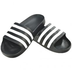 Klapki adidas Adilette Aqua F35543 czarne. Czarne klapki męskie bez wzorów, bez zapięcia. W wyprzedaży za 162.44 zł.