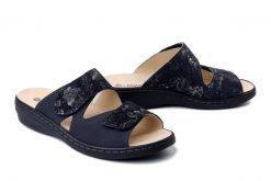 DR. BRINKMANN 700584-05 navy, klapki damskie. Niebieskie klapki damskie Dr. Brinkmann, na lato, bez wzorów, ze skóry, bez obcasa, bez zapięcia. Za 284.90 zł.