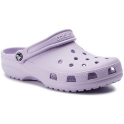 Klapki Crocs. Fioletowe klapki damskie Crocs, bez wzorów, bez obcasa, bez zapięcia. Za 239.99 zł.