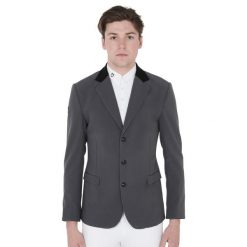 Męska marynarka konkursowa na trzy guziki. Czarne garnitury męskie EQUESTRO, m, z aplikacjami, z nylonu, eleganckie. Za 542.50 zł.