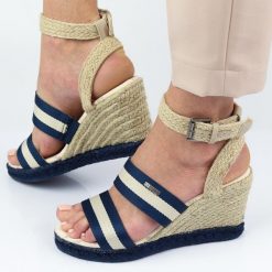 Granatowe espadryle, sandały damskie Big Star Ll274885. Niebieskie sandały damskie BIG STAR, bez wzorów, z tkaniny, bez obcasa, na koturnie, bez zapięcia. W wyprzedaży za 111.84 zł.