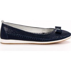 Granatowe Baleriny Z Kokardką VINCEZA. Balerinki damskie VINCEZA, na lato, bez wzorów, eleganckie, bez obcasa, bez zapięcia. W wyprzedaży za 149.00 zł.