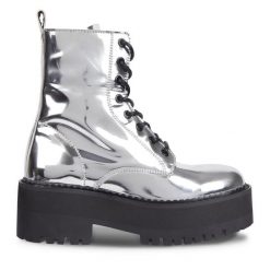 Botki Tommy Jeans. Szare botki damskie Tommy Jeans, bez wzorów, z jeansu, bez obcasa, na płaskiej podeszwie, bez zapięcia. Za 759.99 zł.