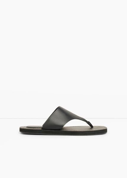 Klapki japonki. Czarne klapki damskie bonprix, na lato, bez wzorów, bez obcasa, bez zapięcia. Za 32.99 zł.