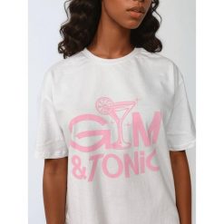 Biały T-shirt Damski - Gym & Tonic BeShaped. Czerwone t-shirty damskie BESHAPED, bez wzorów, z bawełny, sportowe, bez kołnierzyka, bez ramiączek. W wyprzedaży za 169.15 zł.