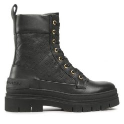 Trapery Tommy Hilfiger. Czarne trapery damskie Tommy Hilfiger, bez zapięcia. Za 829.99 zł.