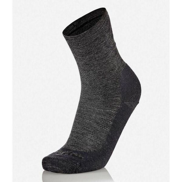 Skarpetki Mb Wear Siberia. Szare skarpetki damskie MB WEAR, bez wzorów. Za 125.15 zł.