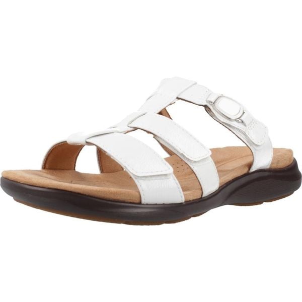 Sandały CLARKS 26185967C Biały. Białe sandały damskie Clarks, bez wzorów, ze skóry, bez obcasa, bez zapięcia. Za 386.99 zł.