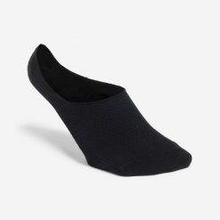 Skarpety niskie 3 sztuki. Czarne skarpety męskie Decathlon, bez wzorów, z bawełny. Za 39.99 zł.