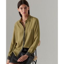 Koszula z ozdobną lamówką - Khaki. Brązowe koszule damskie Mohito, bez wzorów, bez kołnierzyka, bez ramiączek. W wyprzedaży za 59.99 zł.