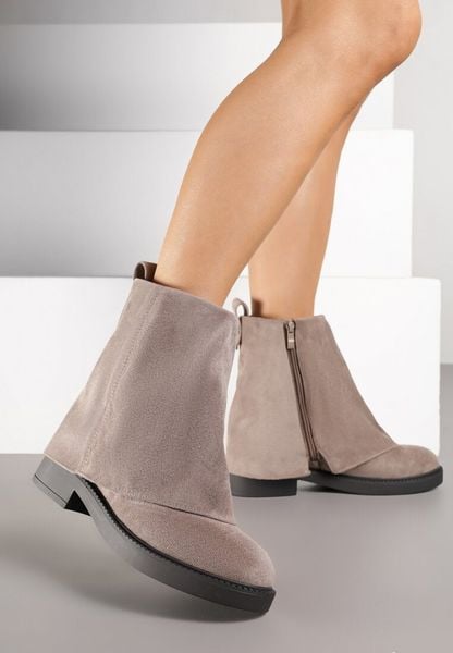 Beżowe Botki z Imitacji Zamszu z Cholewką w Stylu Nogawki Rilavine. Brązowe botki damskie Renee, bez wzorów, z jeansu, bez obcasa, na płaskiej podeszwie, bez zapięcia. Za 159.99 zł.