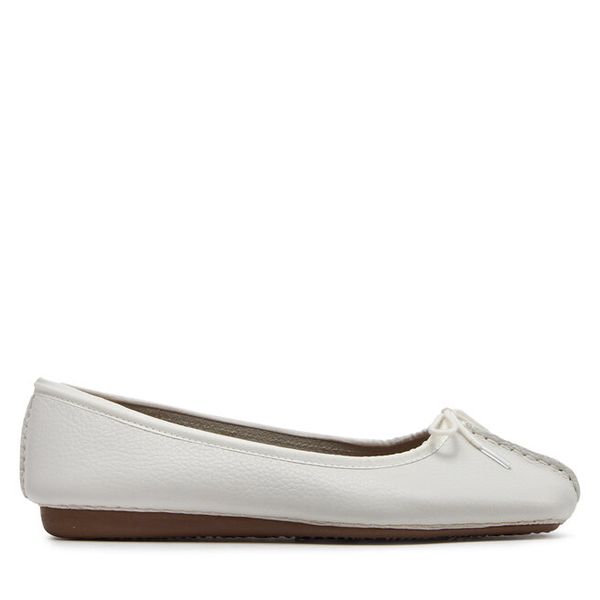 Baleriny Clarks. Białe balerinki damskie Clarks, bez wzorów, bez obcasa, bez zapięcia. Za 282.99 zł.