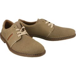RIEKER 13408-64 beige, półbuty męskie. Brązowe półbuty męskie Rieker, w ażurowe wzory, ze skóry, bez obcasa, bez zapięcia. W wyprzedaży za 106.00 zł.