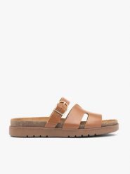 Brązowe klapki H z paskiem z klamrą. Brązowe klapki damskie Ryłko, bez wzorów, ze skóry, klasyczne, z okrągłym noskiem, bez obcasa, na płaskiej podeszwie, bez zapięcia. Za 379.99 zł.