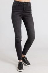 KARL LAGERFELD Czarne jeansy damskie Skinny Denim. Czarne jeansy damskie KARL LAGERFELD, bez wzorów, z bawełny. W wyprzedaży za 639.99 zł.