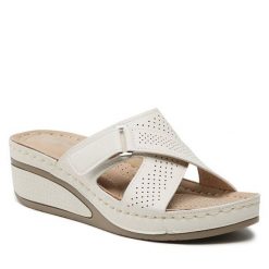 Klapki Clara Barson. Białe klapki damskie Clara Barson, bez wzorów, bez obcasa, bez zapięcia. Za 89.99 zł.