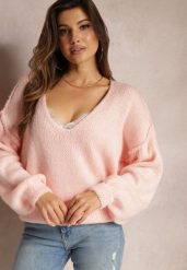 Różowy Sweter z Trójkątnym Dekoltem i Szerokimi Rękawami Sarahena. Czerwone swetry nierozpinane damskie Renee, bez wzorów, casualowe, bez kołnierzyka, bez ramiączek. Za 84.99 zł.