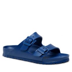 Klapki Birkenstock. Niebieskie klapki damskie Birkenstock, bez wzorów, bez obcasa, bez zapięcia. Za 249.99 zł.