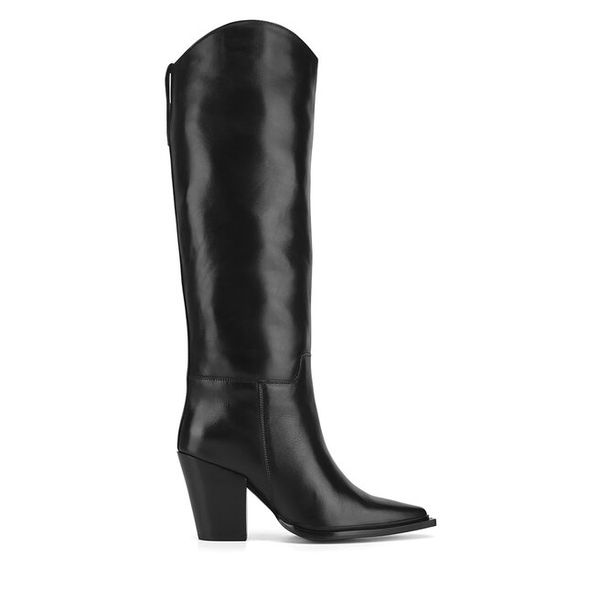 Kozaki GINO ROSSI. Czarne kozaki damskie Gino Rossi, bez wzorów, bez obcasa, na słupku, bez zapięcia. Za 549.99 zł.