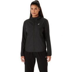 Damska kurtka wodoodporna Asics Core. Czarne kurtki sportowe damskie Asics, na zimę, uniwersalny, bez wzorów, z materiału, bez ramiączek, do biegania. Za 312.40 zł.