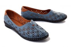 ARTIKER RELAKS 48C0603 blue, półbuty damskie. Niebieskie półbuty damskie Artiker Relaks, na lato, w ażurowe wzory, z gumy, bez obcasa, bez zapięcia. Za 137.94 zł.
