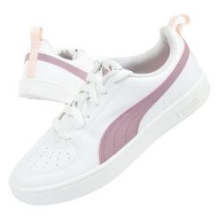 Buty sportowe damskie Puma Rickie. Białe obuwie sportowe damskie Puma, bez wzorów, ze skóry ekologicznej, bez zapięcia, trekkingowe. W wyprzedaży za 119.00 zł.