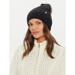 Czapka Guess. Czarne czapki damskie Guess, na zimę, z aplikacjami. Za 179.99 zł.