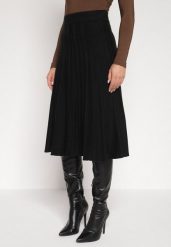Czarna Rozkloszowana Plisowana Spódnica Dzianinowa Tussana. Czarne spódnice damskie Born2be, do pracy, l, bez wzorów, z dzianiny, biznesowe, z podwyższonym stanem, midi, proste. Za 79.99 zł.