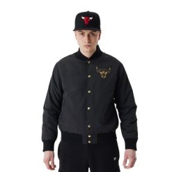 Kurtka męska New Era NBA Script BP Bomber Chicago Bulls. Czarne kurtki męskie New Era, l, bez wzorów, bez kaptura. Za 409.99 zł.