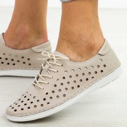 Beżowe skórzane ażurowe półbuty damskie S.Barski 644. Brązowe półbuty damskie S.BARSKI, na jesień, w ażurowe wzory, z jeansu, biznesowe, z okrągłym noskiem, bez obcasa, na płaskiej podeszwie, bez zapięcia. Za 249.00 zł.