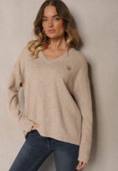 Ciemnobeżowy Sweter z Wełną i Dekoltem w Serek Ziviola. Brązowe swetry nierozpinane damskie Renee, bez wzorów, z jeansu, biznesowe, bez kołnierzyka, bez ramiączek. Za 119.99 zł.