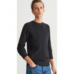 Sweter z prążkowanej dzianiny - Czarny. Czarne swetry męskie Reserved, l, bez wzorów, bez kołnierzyka, bez ramiączek. Za 99.99 zł.