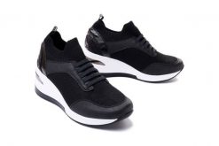 ARTIKER RELAKS 50C1201 czarny, półbuty/sneakersy damskie. Czarne półbuty damskie Artiker Relaks, bez wzorów, bez obcasa, na koturnie, bez zapięcia. Za 82.45 zł.