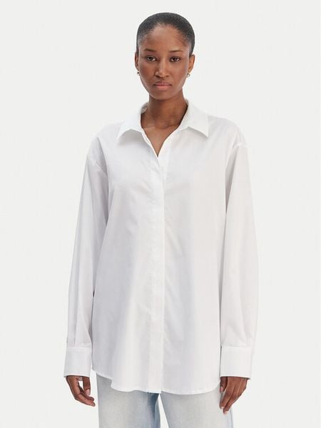 Guess Koszula W6RH57 WAF10 Biały Oversize. Białe koszule damskie Guess, xs, z aplikacjami, z bawełny, bez kołnierzyka, bez ramiączek. Za 236.99 zł.