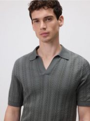 Bawełniany sweter polo - jasnozielony. Zielone swetry męskie Reserved, l, bez wzorów, z bawełny, bez kołnierzyka, bez ramiączek. W wyprzedaży za 69.99 zł.