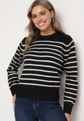 Czarny Sweter w Paski o Klasycznym Kroju Rialira. Czarne swetry nierozpinane damskie Born2be, uniwersalny, bez wzorów, z jeansu, eleganckie, bez kołnierzyka, bez ramiączek. Za 139.99 zł.