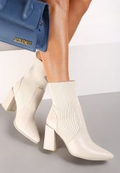 Beżowe Botki Tristn. Brązowe botki damskie Renee, bez wzorów, prążkowane, eleganckie, ze szpiczastym noskiem, za kostkę, bez obcasa, na obcasie, bez zapięcia. Za 79.99 zł.