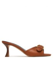 Guess Klapki FLJDI3 ELE03 Brązowy. Brązowe klapki damskie Guess, z aplikacjami, ze skóry, bez obcasa, bez zapięcia. Za 589.99 zł.