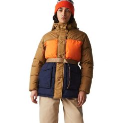 Kurtka turystyczna damska Lacoste. Brązowe kurtki sportowe damskie Lacoste, na zimę, xs, z aplikacjami, z puchu, bez ramiączek, z kapturem, trekkingowe. Za 1,017.00 zł.