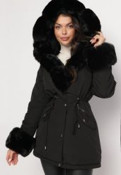 Czarna Kurtka Parka z Futerkiem i Ściągaczem Hegade. Czarne kurtki damskie Born2be, xl, z aplikacjami, z futra, bez kaptura. Za 369.99 zł.